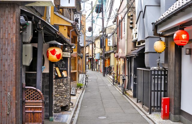 calle pontocho kyoto japon