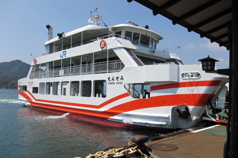ferry para miyajima en japon