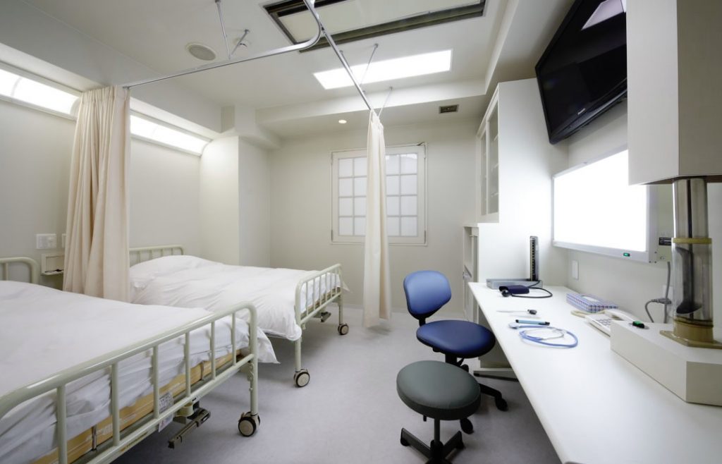 hoteles tematicos en japon - habitacion de hospital