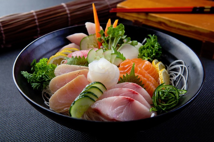 plato tipico de japon sashimi