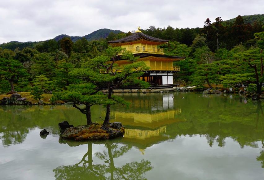 templo del pabellón de oro. kioto japón