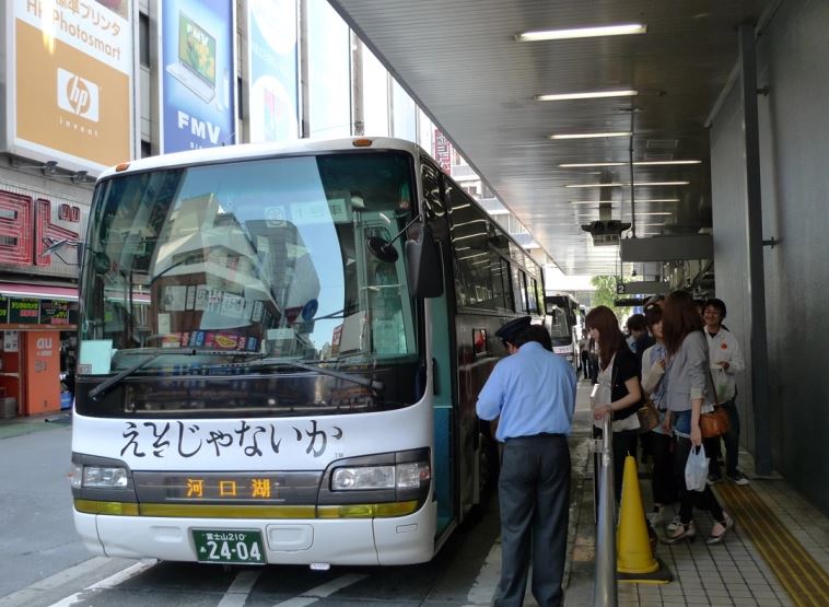 transporte publico monte fuji japon
