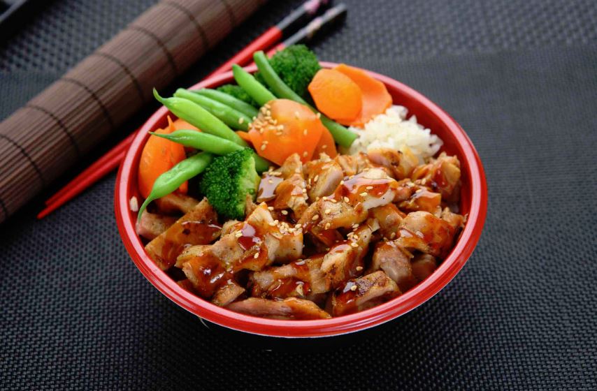 pollo teriyaki con arroz y verduras