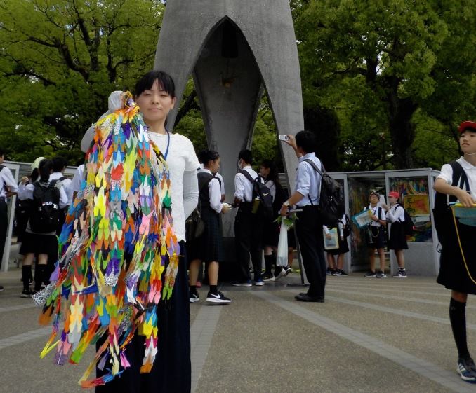 monumento niños hiroshima origami