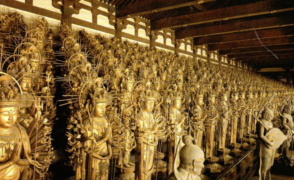templo budista kyoto mil figuras