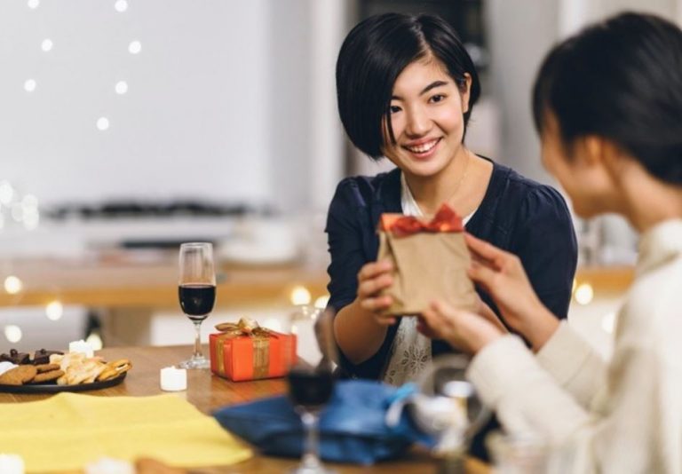 Qué Regalar a Un Japonés ⇒ 【¡Ideas y Consejos!】 ⛩️