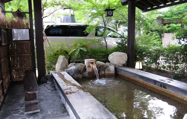 onsen para mojar los pies hida hanasato