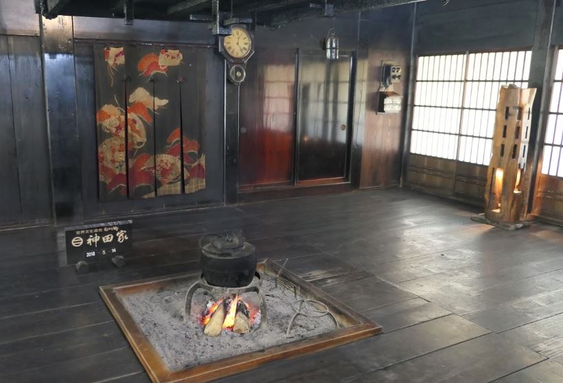 interior de la casa kanda shirawaka go