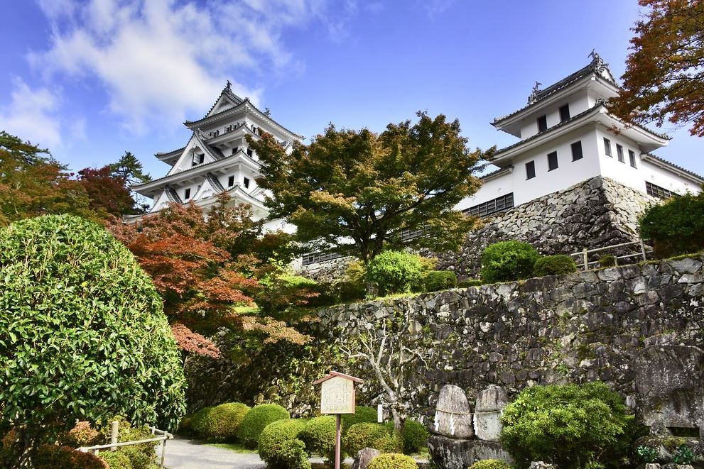 castillo gujo hachiman japon