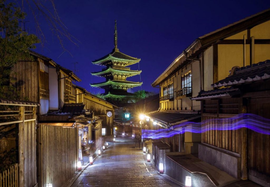 pagoda yasaka kyoto por la noche