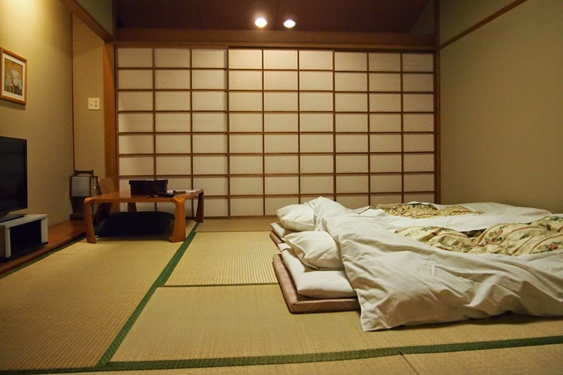 dormir en un futón japonés