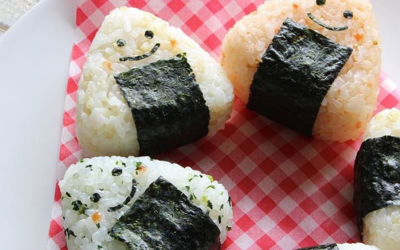 receta onigiri con arroz comun