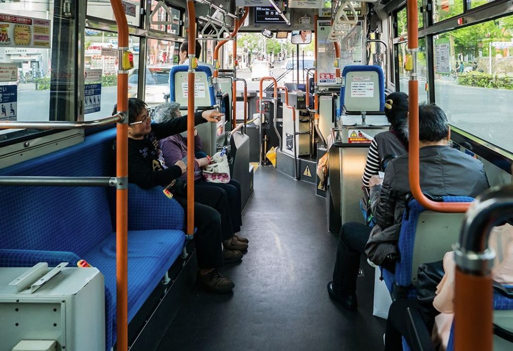 como funcionan los autobuses en japon