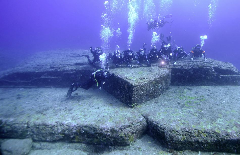 bucear en japon ruinas de yonaguni
