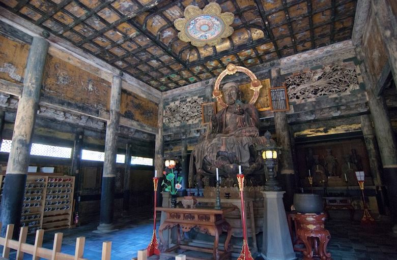 interior del templo butsuden kenchoji