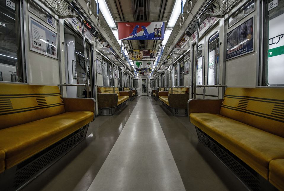 metro de osaka por dentro