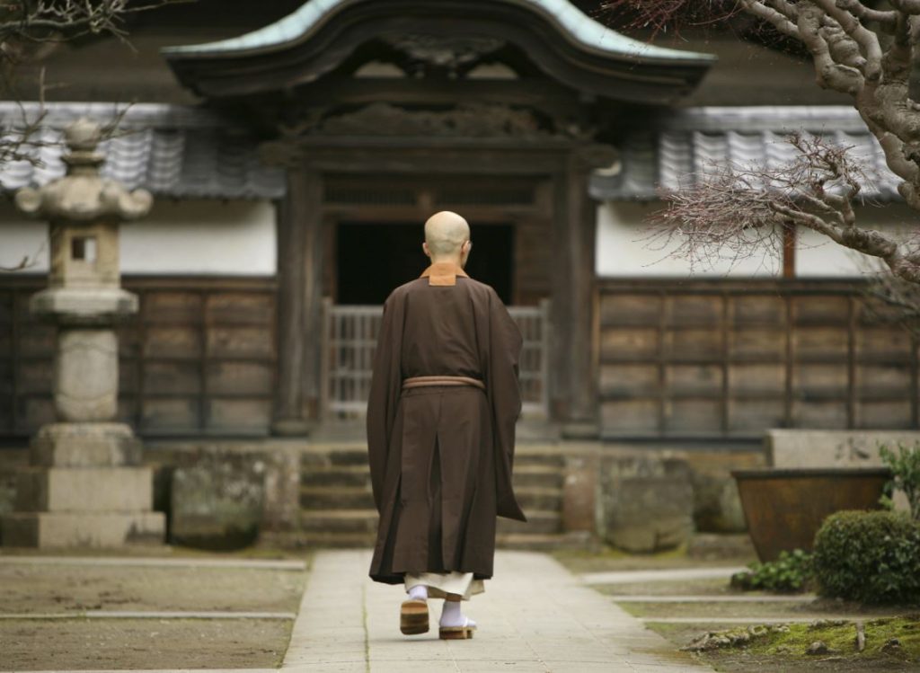 monje budista japones
