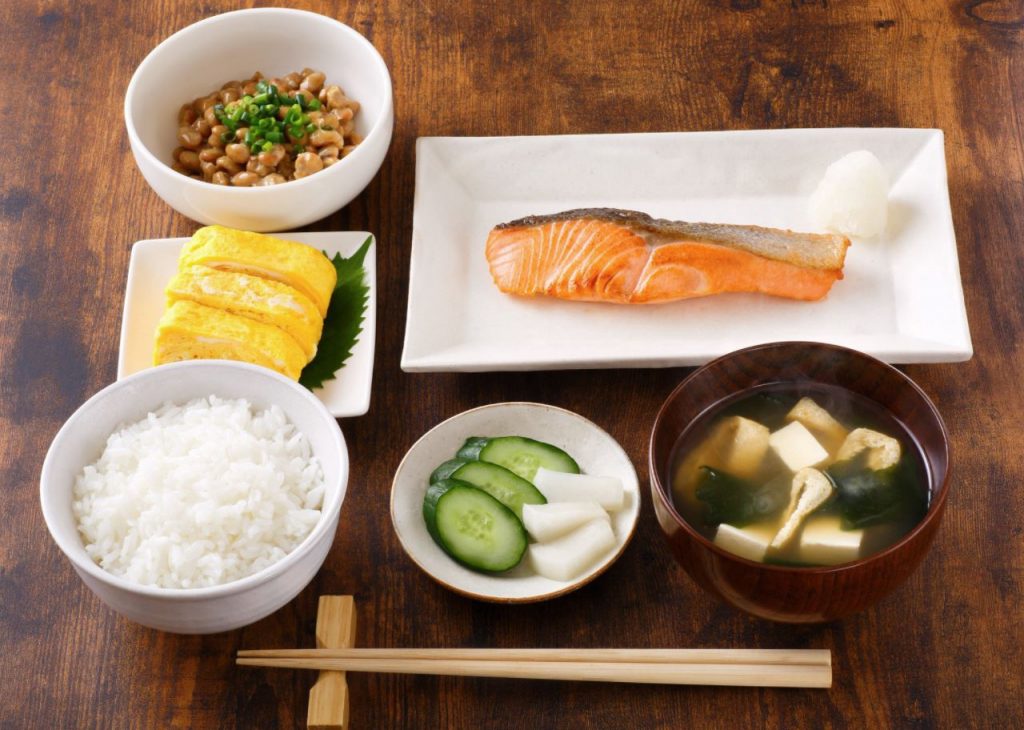 cual es el desayuno tipico japones