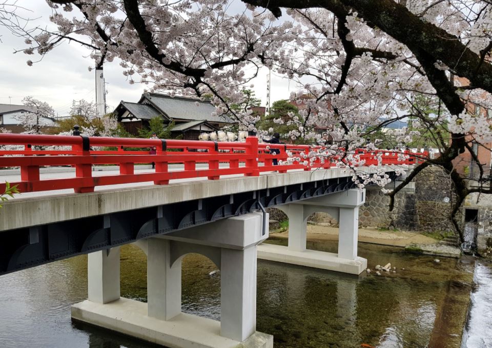 puente rojo famoso en takayama puente rojo famoso en takayama