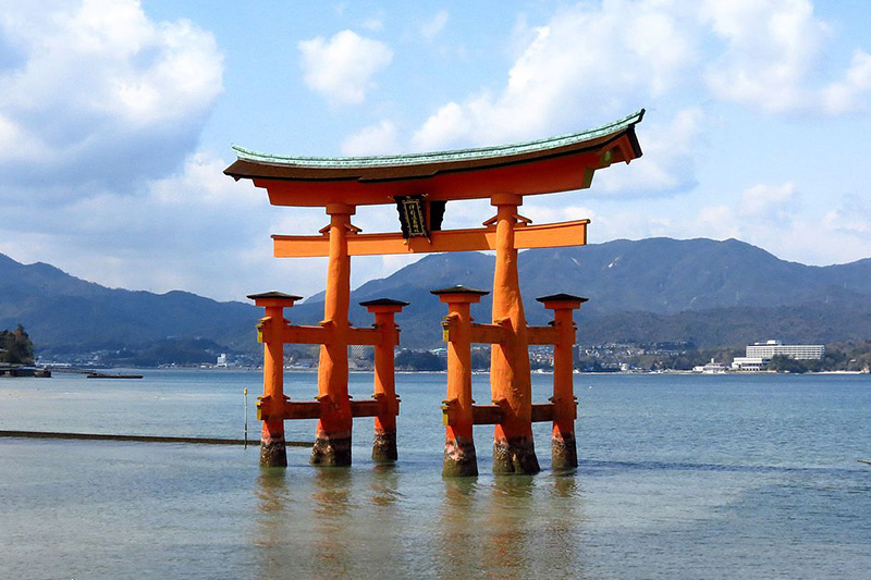 puertas torii flotantes Japón