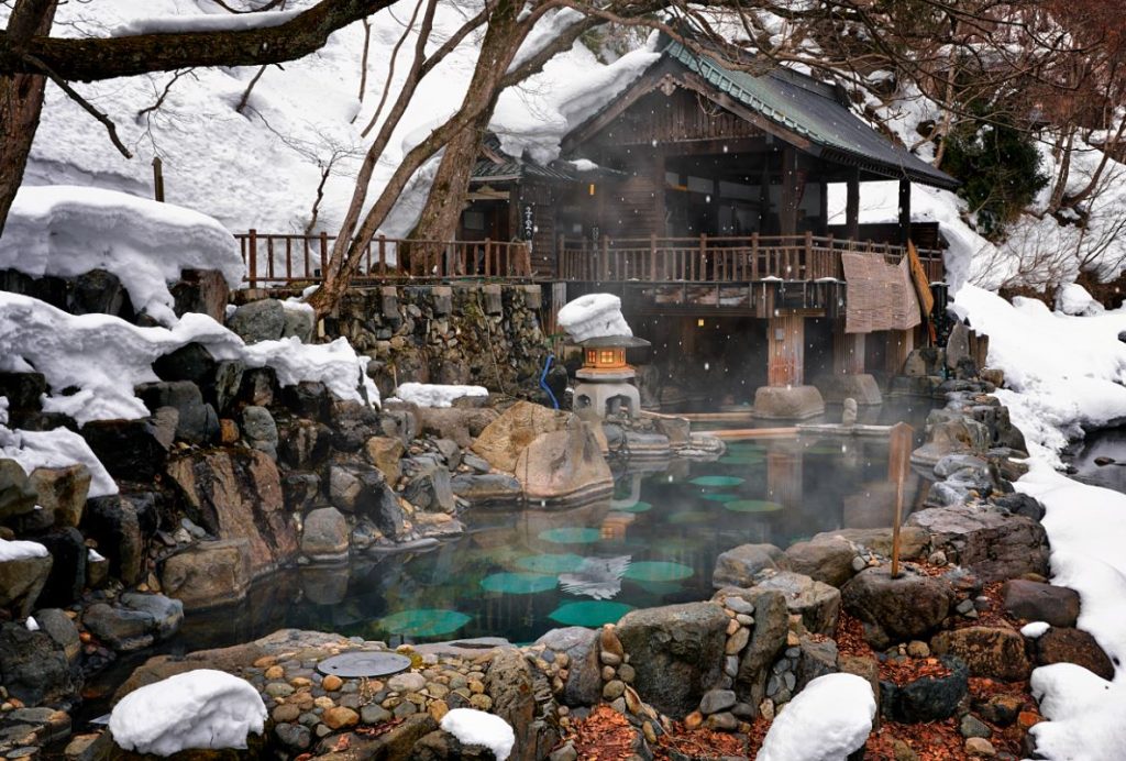famosas aguas termales de japon