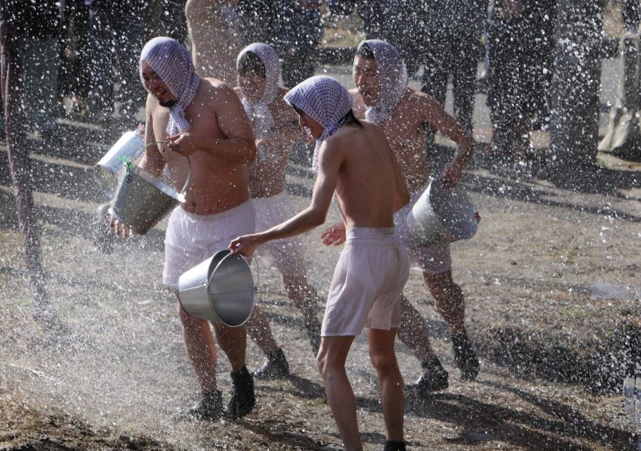 festivales japoneses de enero Nishikata Mizukake Matsuri festivales japoneses de enero Nishikata Mizukake Matsuri