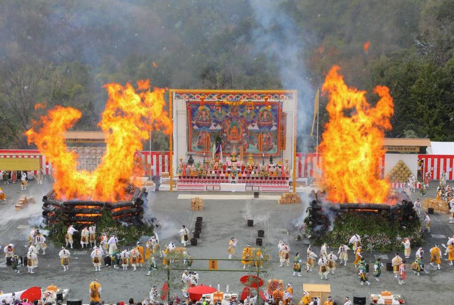 festival de los ritos de fuego japon