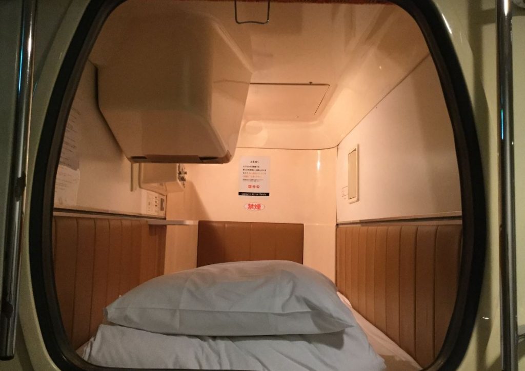 dormir en hotel capsula japon alternativo