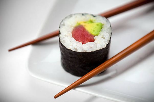 maki de atun y aguacate maki de atun y aguacate