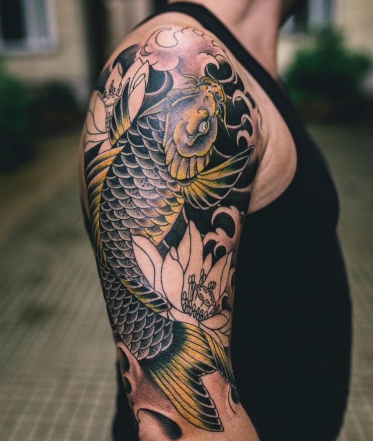 tatuajes de koi en el brazo