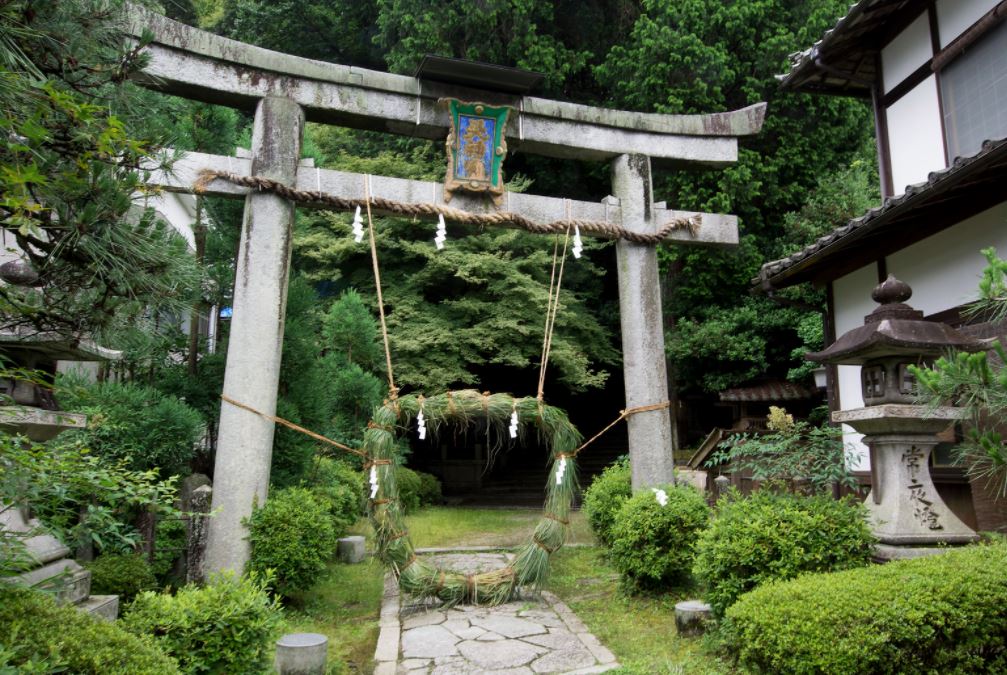 aro de chinowa y torii