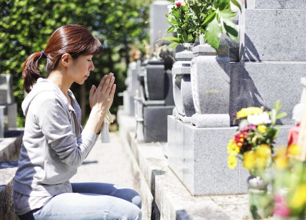 cementerios japoneses ofrendas