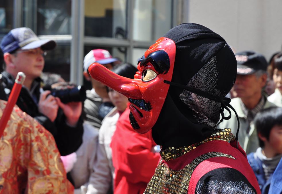 diablo japones mascara nariz larga