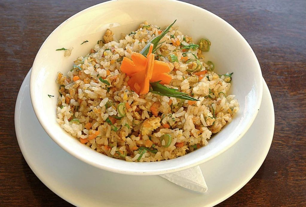 receta de yakimeshi vegetariano