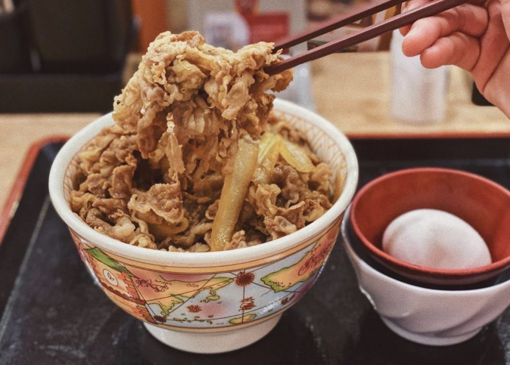 como comer gyudon