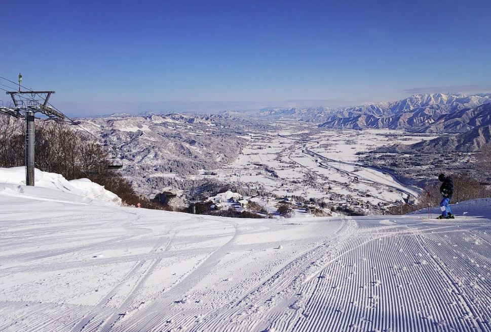 dónde esquiar en japón barato