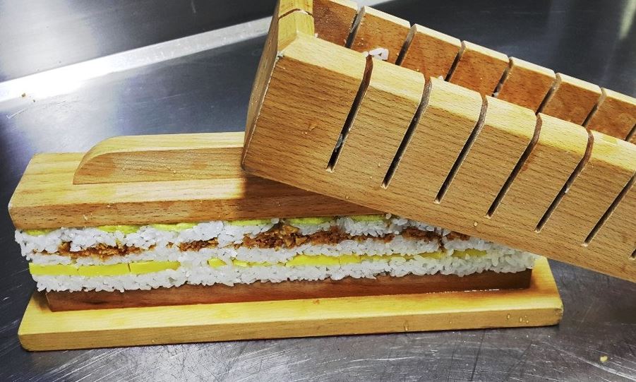 utensilios para preparar sushi en casa