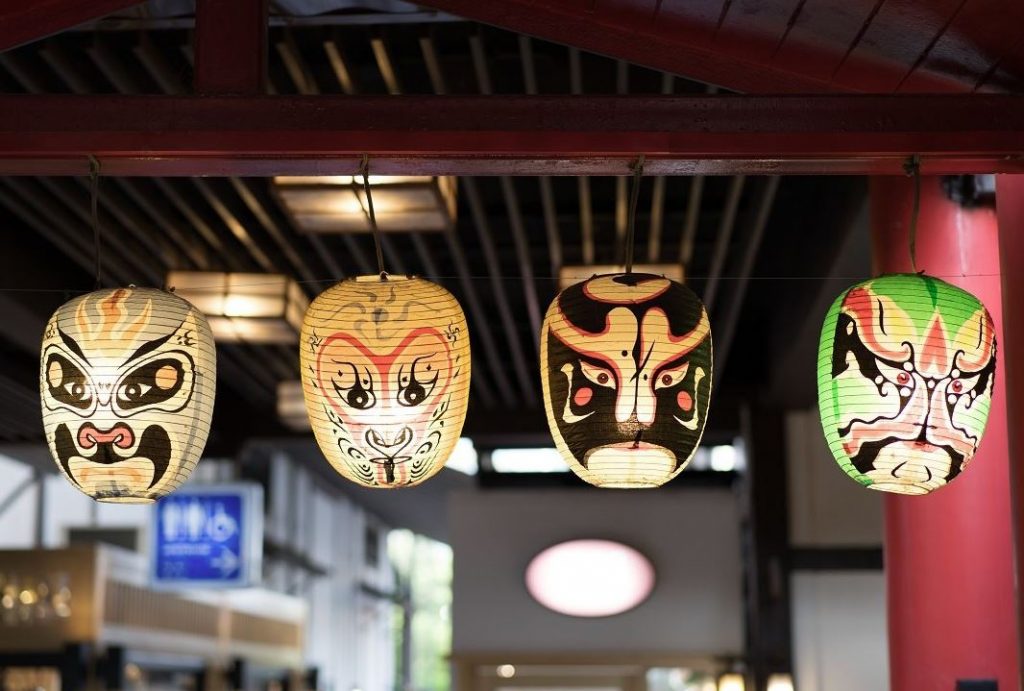 ambientacion en los teatros japoneses mascaras