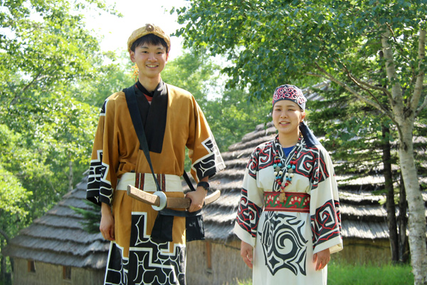 vestimenta de los ainu japoneses