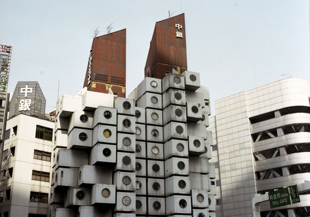 edificios japon modernos capsulas