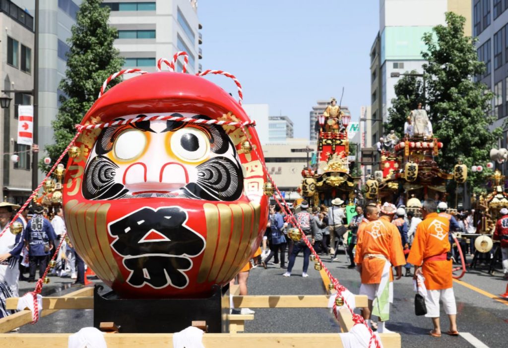 festival de daruma en japón