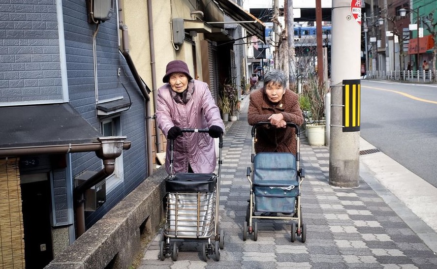 pensionistas y jubilados en japon