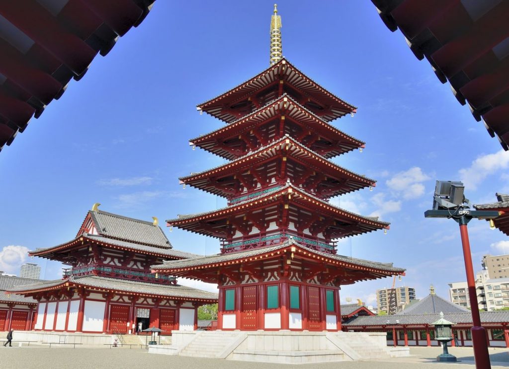 templos japoneses con pagodas