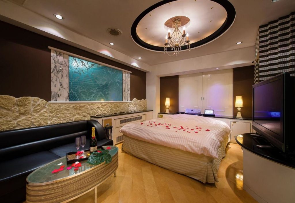 como es un hotel love por dentro