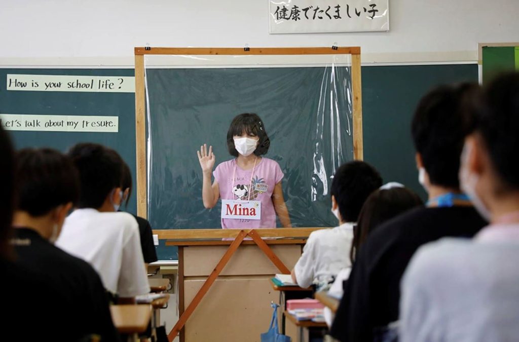 estudiantes japonesas en la escuela
