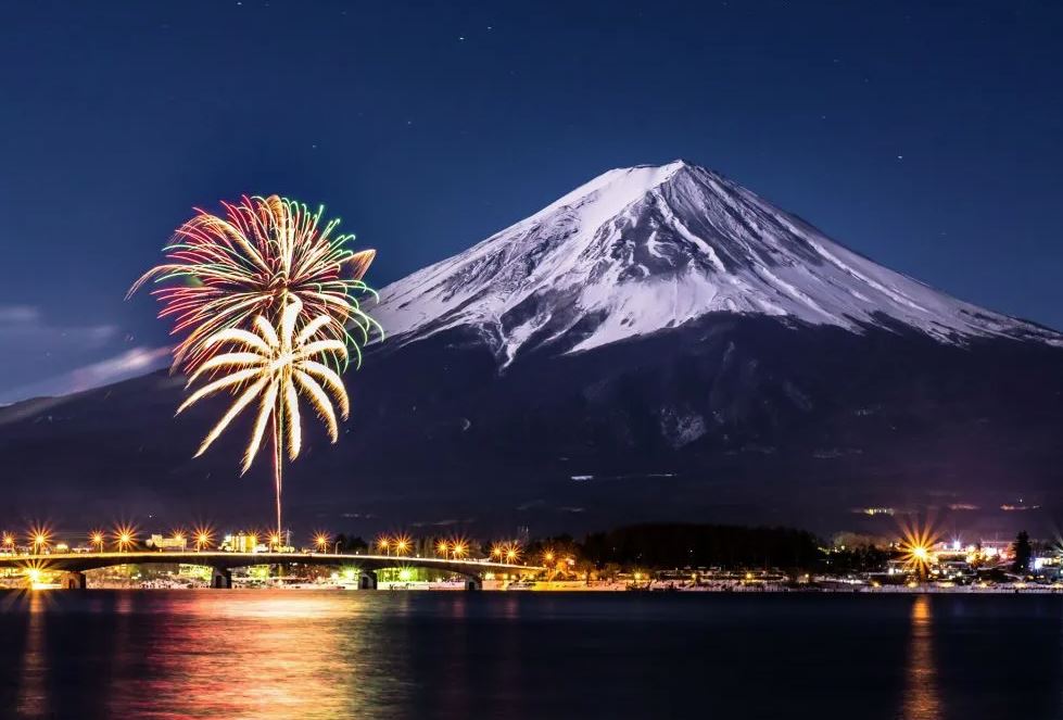 fuegos artificiales y monte fuji fuegos artificiales y monte fuji