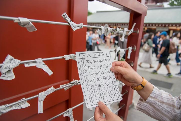 como atar un omikuji como atar un omikuji