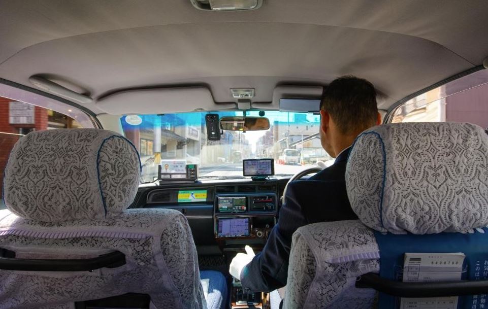 como es el interior de un taxi japonés