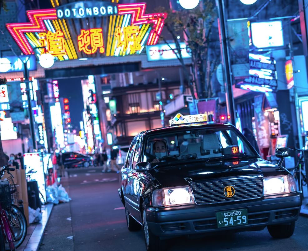 hay taxis por las noches en osaka