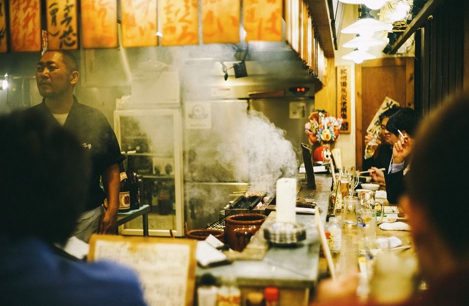 se puede fumar en un izakaya japones se puede fumar en un izakaya japones